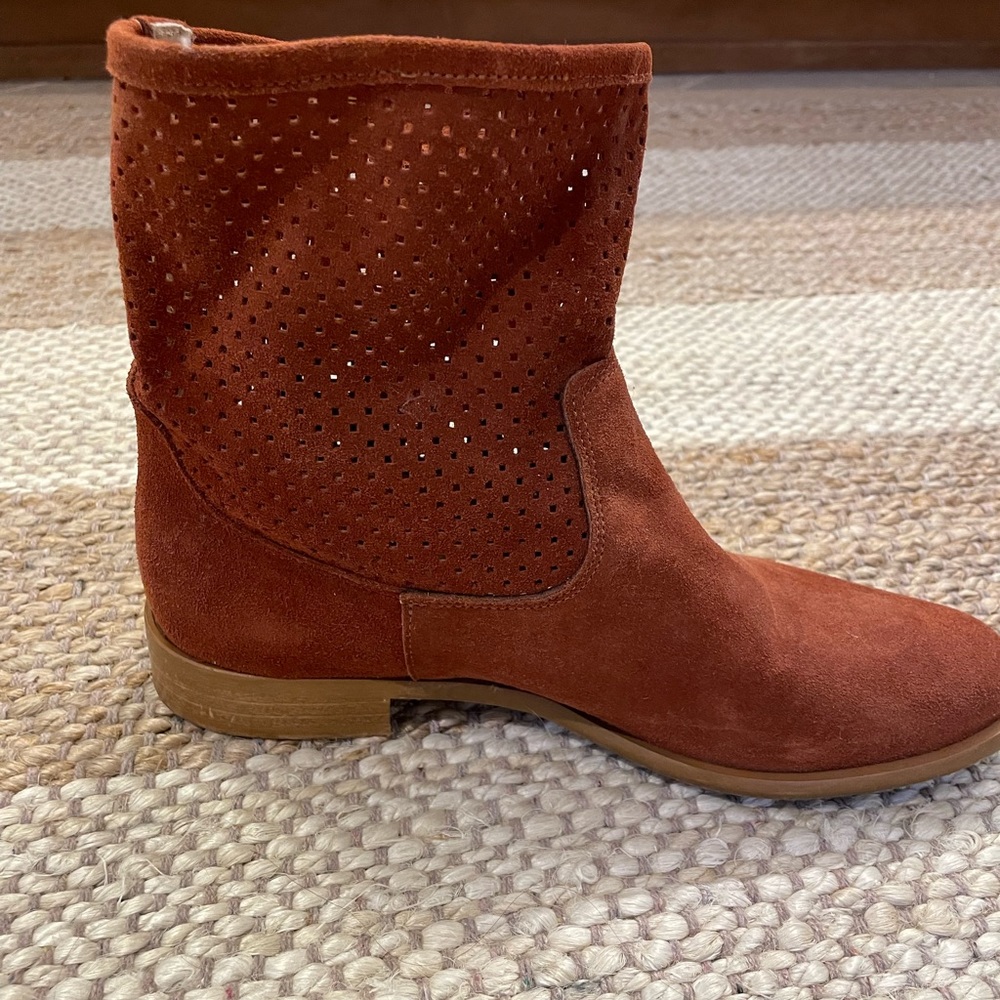 - Rust Sundance suede boot